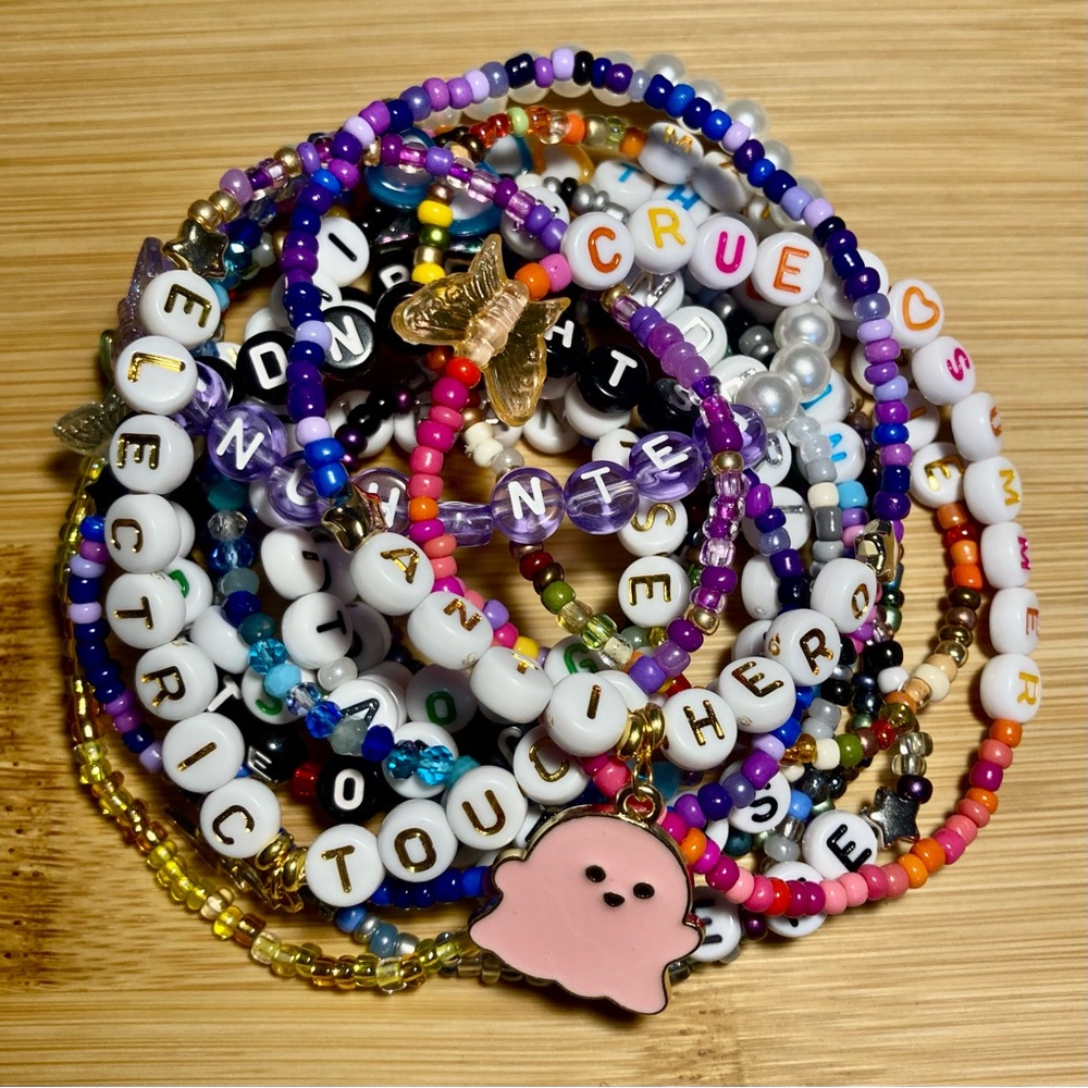 15 Taylor Swift Beaded Friendship Bracelets To Trade At The Eras Tour